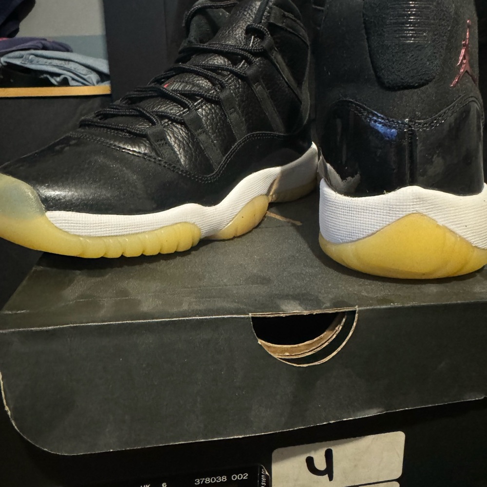 Jordan Sneakers Black and White